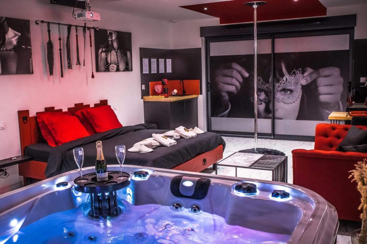 Loveroom Very Good Trip Chambre Avec Jacuzzi Privatif Staple Buitenkant foto