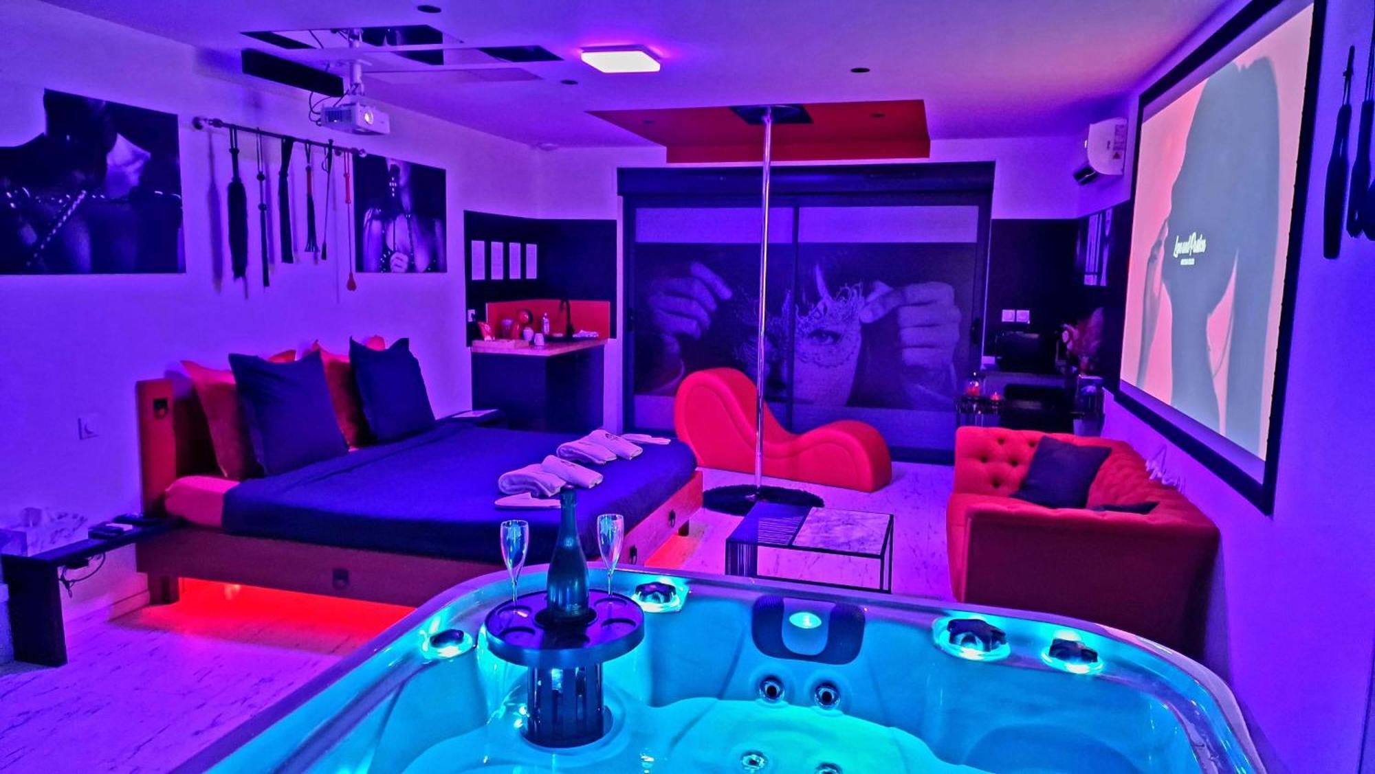 Loveroom Very Good Trip Chambre Avec Jacuzzi Privatif Staple Buitenkant foto